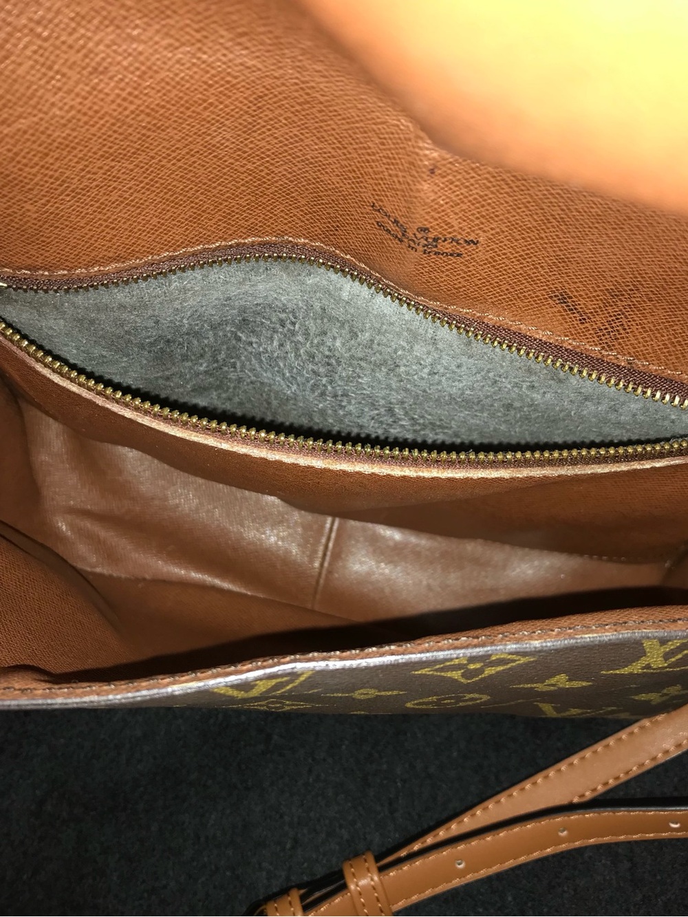 ✅Louis Vuitton GM size ST. CLOUD Monogram BAG - Picture 9 of 12